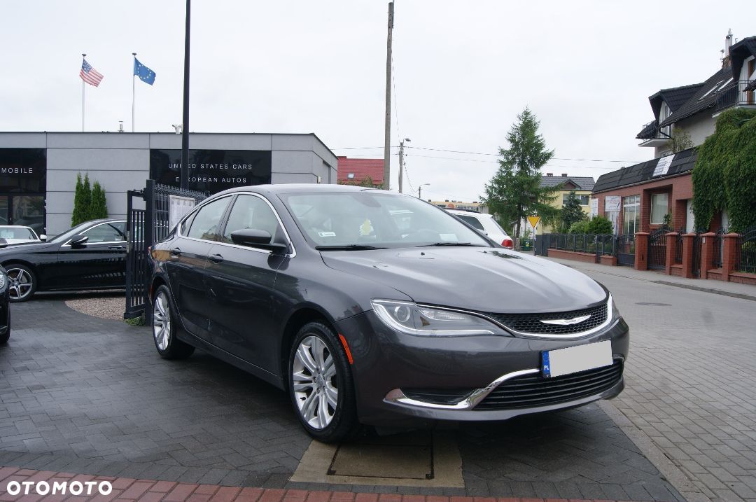 Chrysler 200