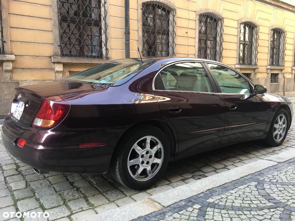 Oldsmobile Aurora